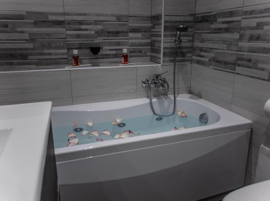 Modern Loft Center Of Turin + Jacuzzi 30M Metro Leilighet Collegno Eksteriør bilde