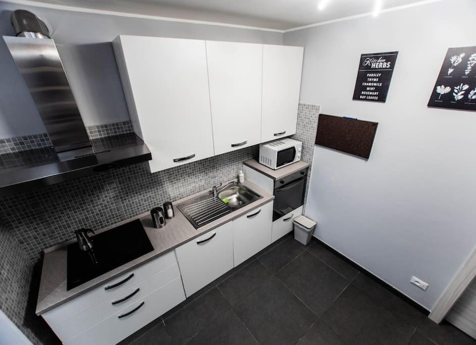 Modern Loft Center Of Turin + Jacuzzi 30M Metro Leilighet Collegno Eksteriør bilde