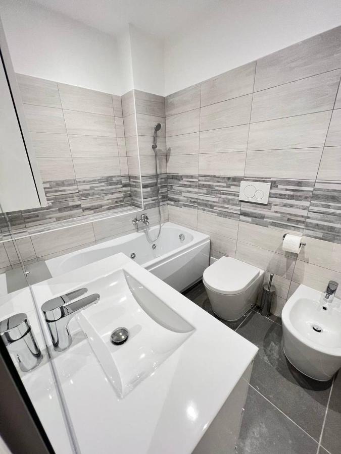 Modern Loft Center Of Turin + Jacuzzi 30M Metro Leilighet Collegno Eksteriør bilde