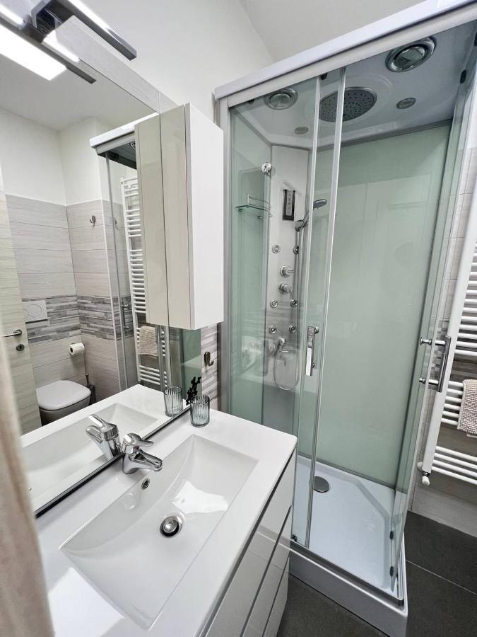 Modern Loft Center Of Turin + Jacuzzi 30M Metro Leilighet Collegno Eksteriør bilde